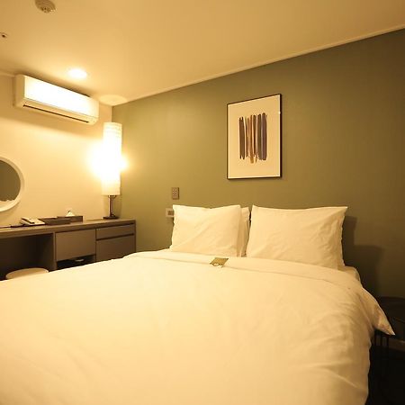 The Hotel Young Inn Seoel Buitenkant foto