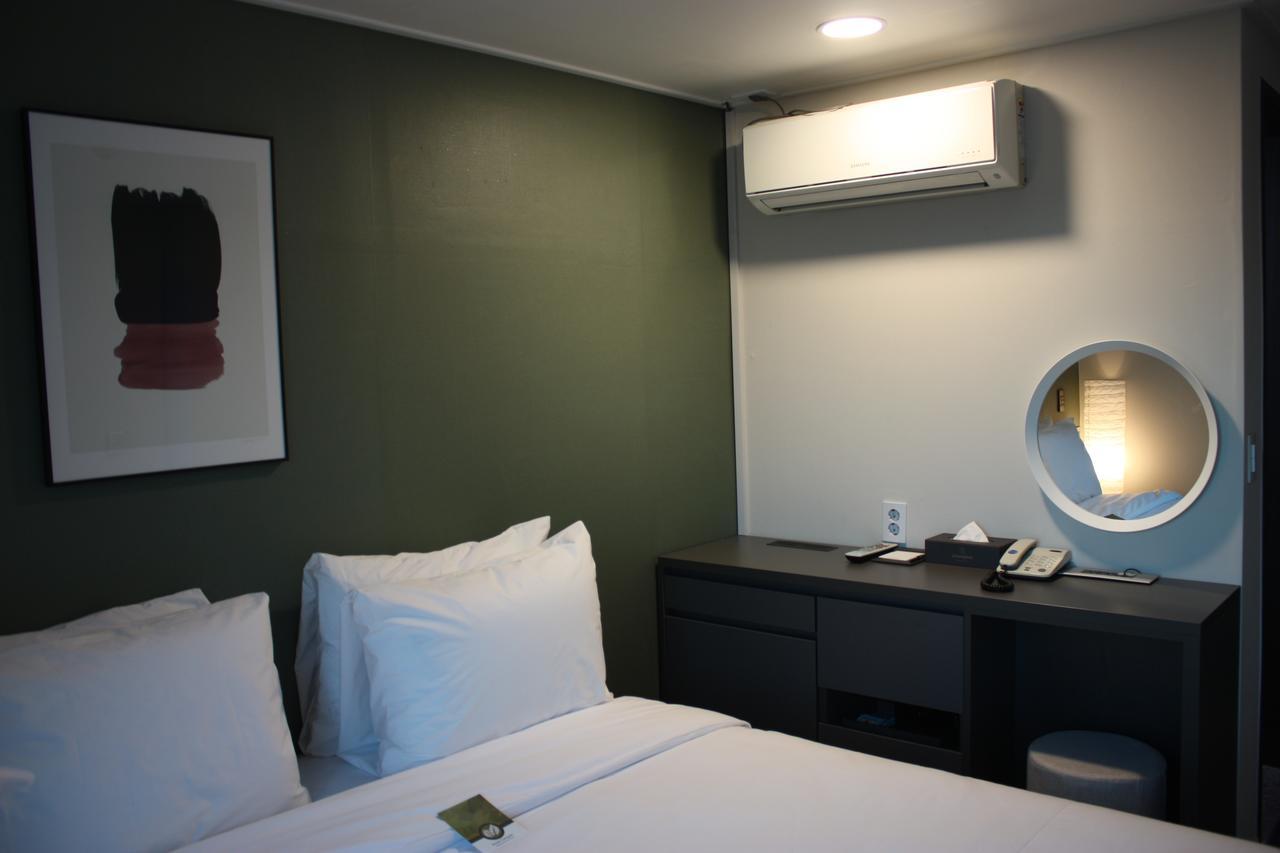 The Hotel Young Inn Seoel Buitenkant foto