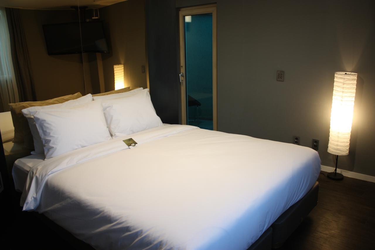 The Hotel Young Inn Seoel Buitenkant foto