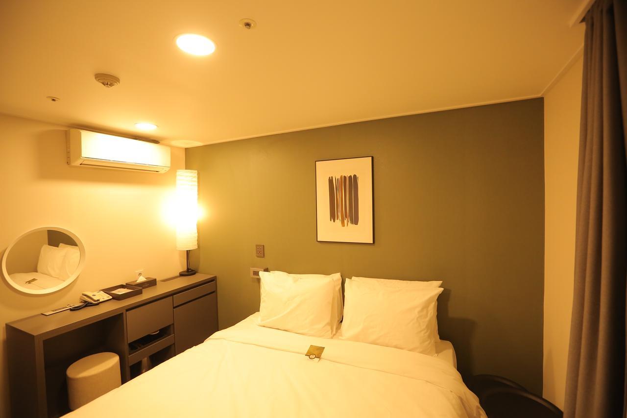 The Hotel Young Inn Seoel Buitenkant foto