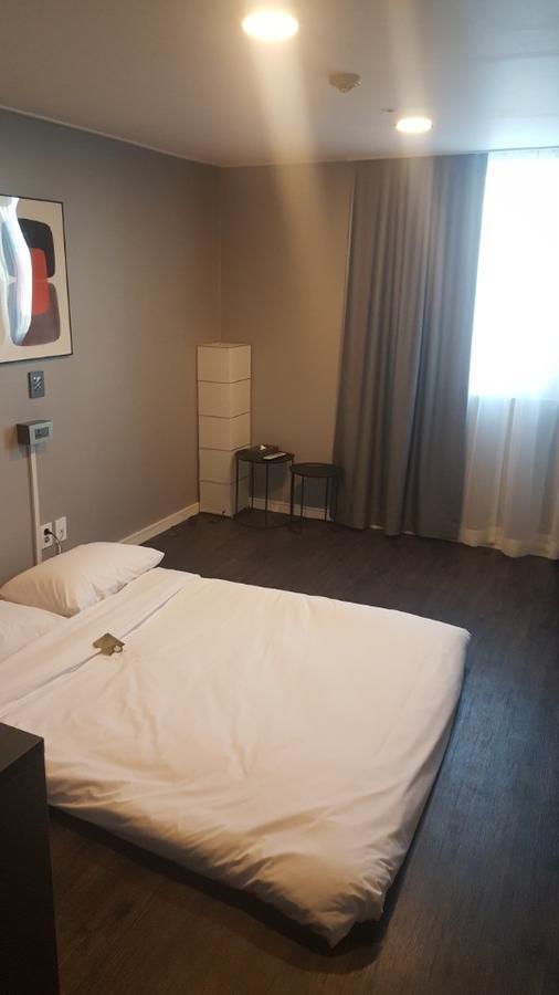 The Hotel Young Inn Seoel Buitenkant foto